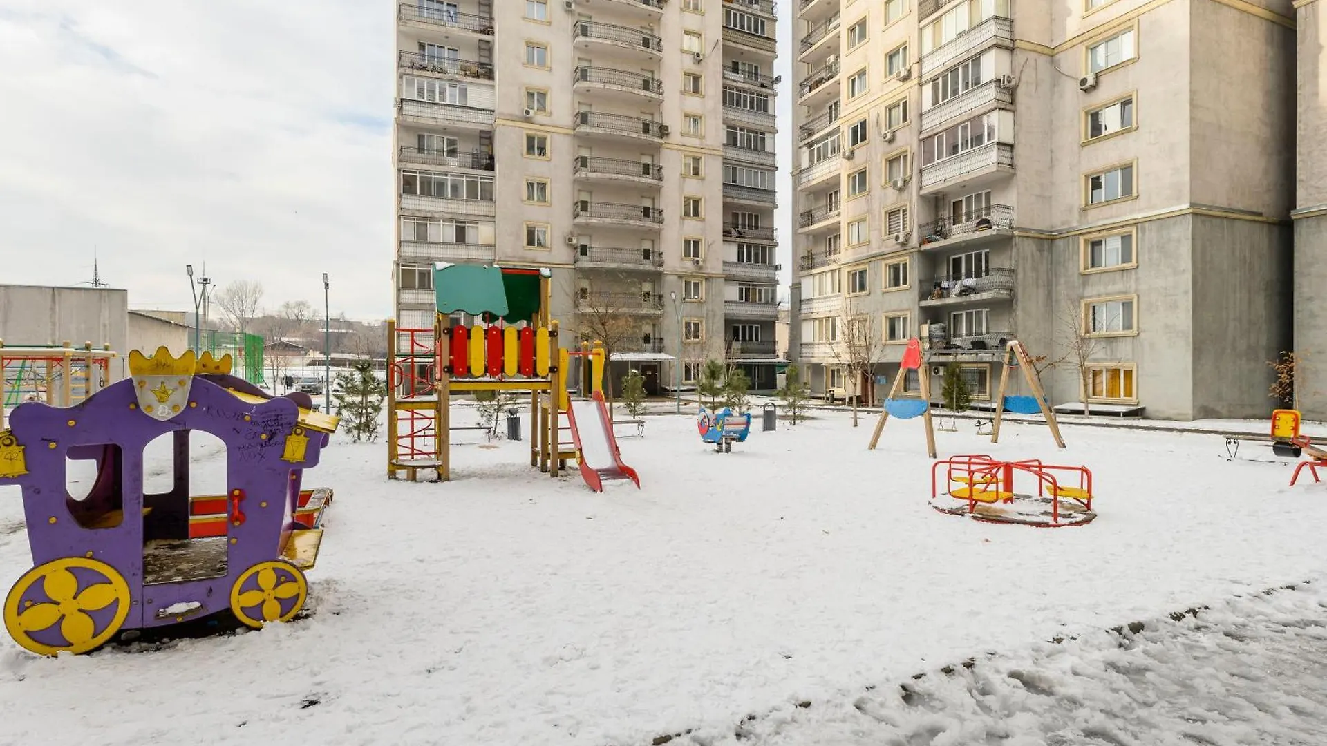 Apartment Квартира На 9-10 Человек 56 Almaty