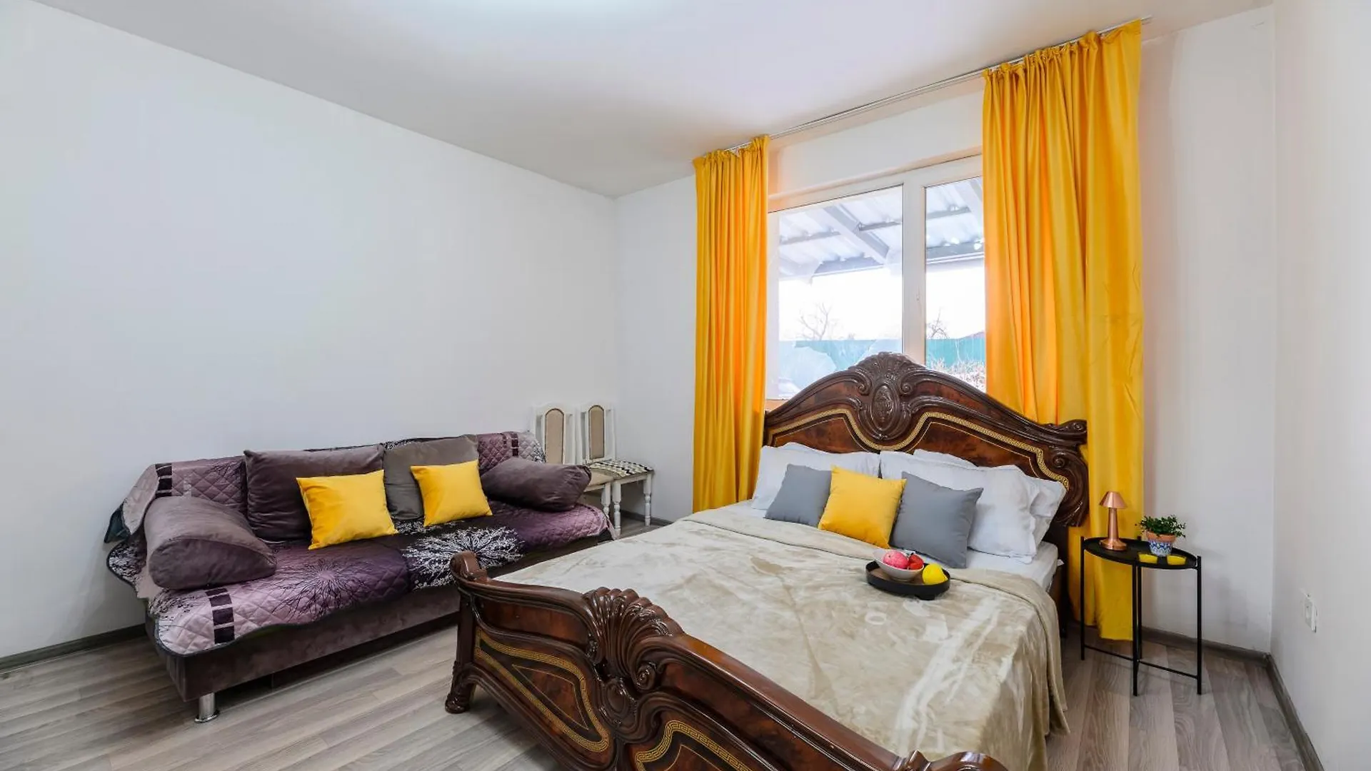 Квартира На 9-10 Человек 56 Almaty Apartment